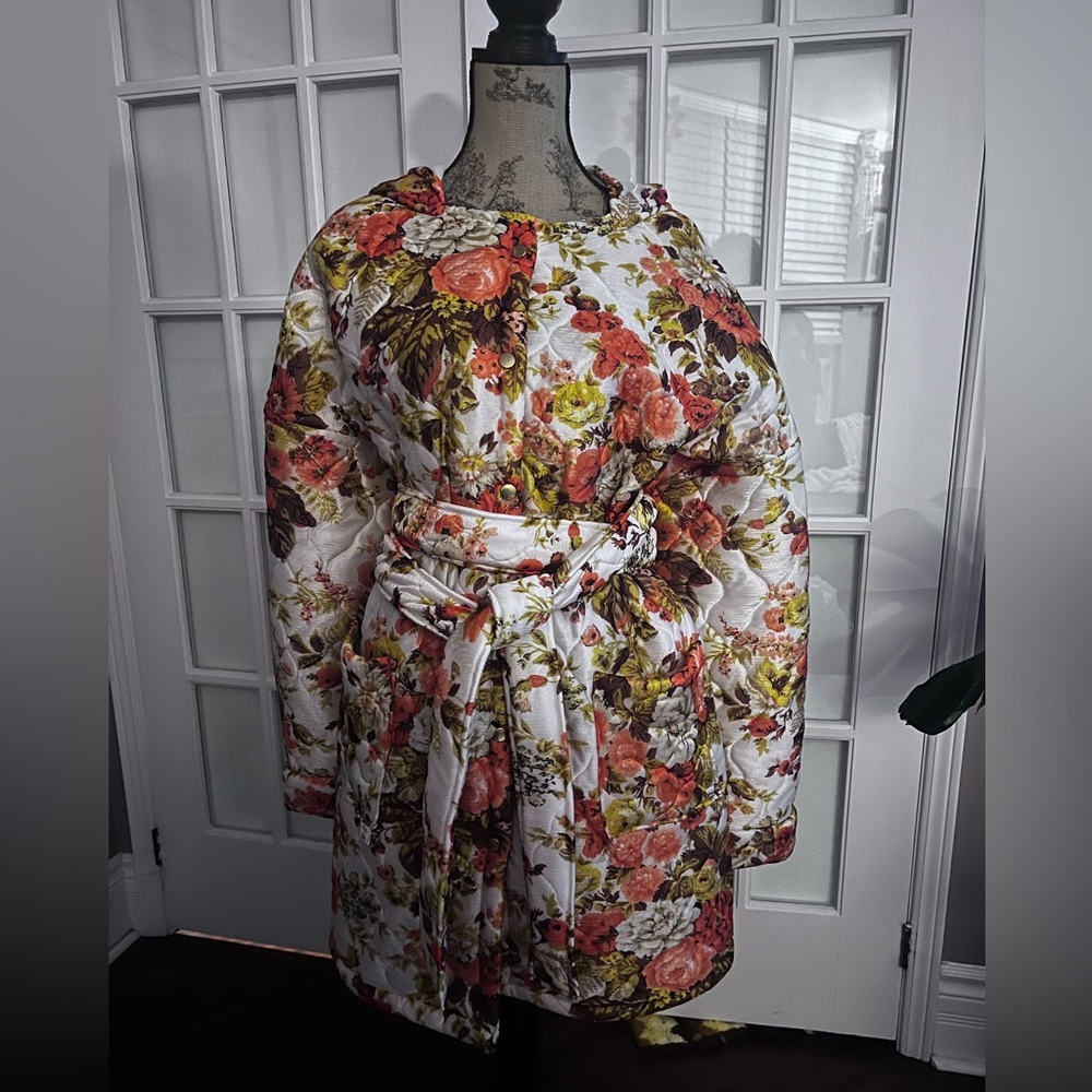 🌻five -stitched by tina-
One of a kind Upcycled 70s quilt jacket made by me